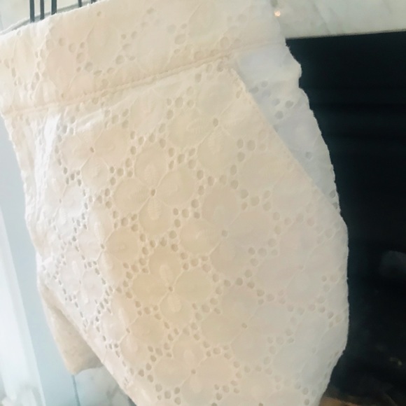 EUC Lilly Pulitzer Woman’s Buttercup Short Size 2 - Picture 7 of 8